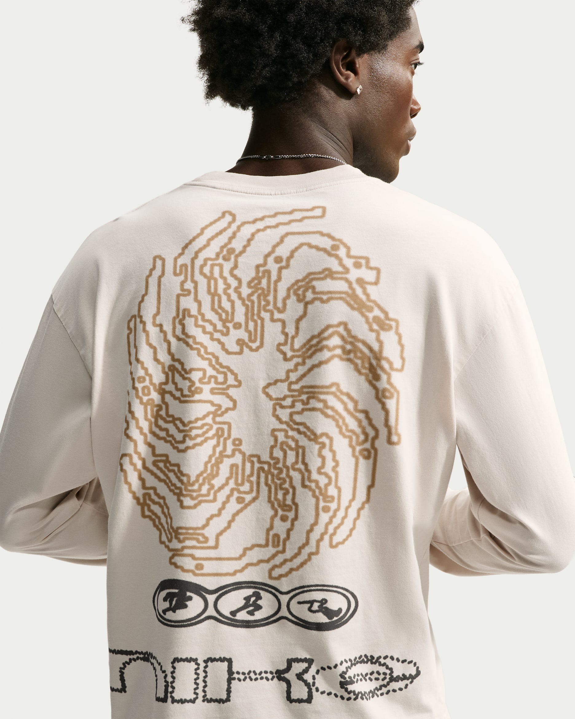 Nike Sportswear Long-Sleeve T-Shirt. Nike CZ